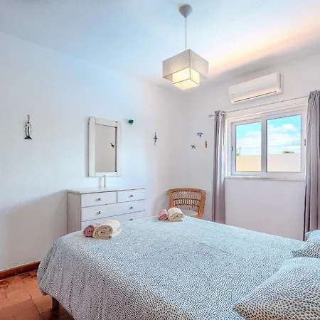 Σπίτι διακοπών Amendoeira-pool Heated - By Algarkasa Guia (Faro)