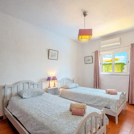 Tatil Evi Amendoeira-pool Heated - By Algarkasa