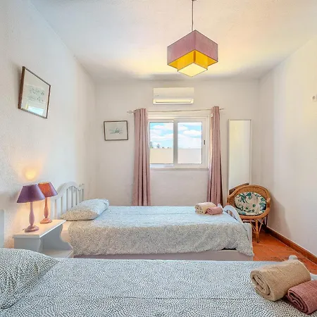 Tatil Evi Amendoeira-pool Heated - By Algarkasa *