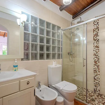 Tatil Evi Amendoeira-pool Heated - By Algarkasa